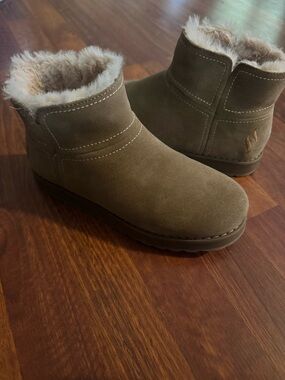 Skechers Olive Green Suede Faux Fur Lined Ankle Booties